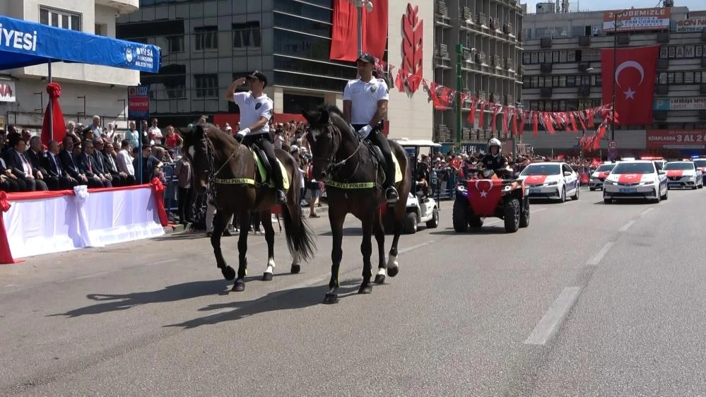 30 Ağustos Zafer Bayramı’nın 102. yılı Bursa’da coşkuyla kutlandı