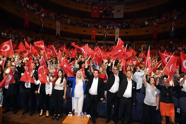 Bursa Osmangazi Belediyesi'nden unutulmaz “Zafere 1 Kala” gösterisi