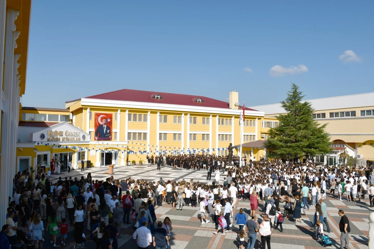 Emine Örnek Okullarında ilk ders zili çaldı