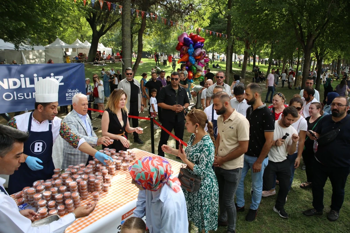 Başkan Bozbey mutfağa girdi, hünerlerini sergiledi