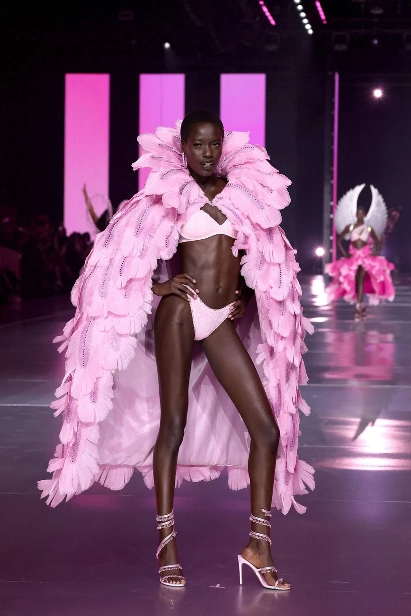 Victoria's Secret defilesinden unutulmaz kareler 