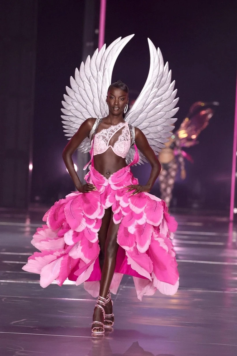 Victoria's Secret defilesinden unutulmaz kareler 