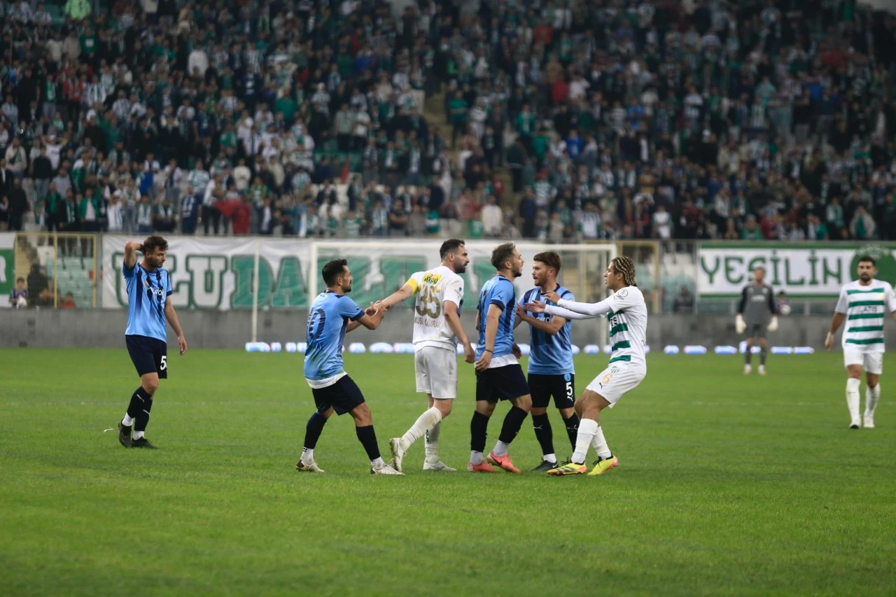 BURSASPOR BELEDİYE  KÜTAHYASPOR'U 3- 0 YENDİ