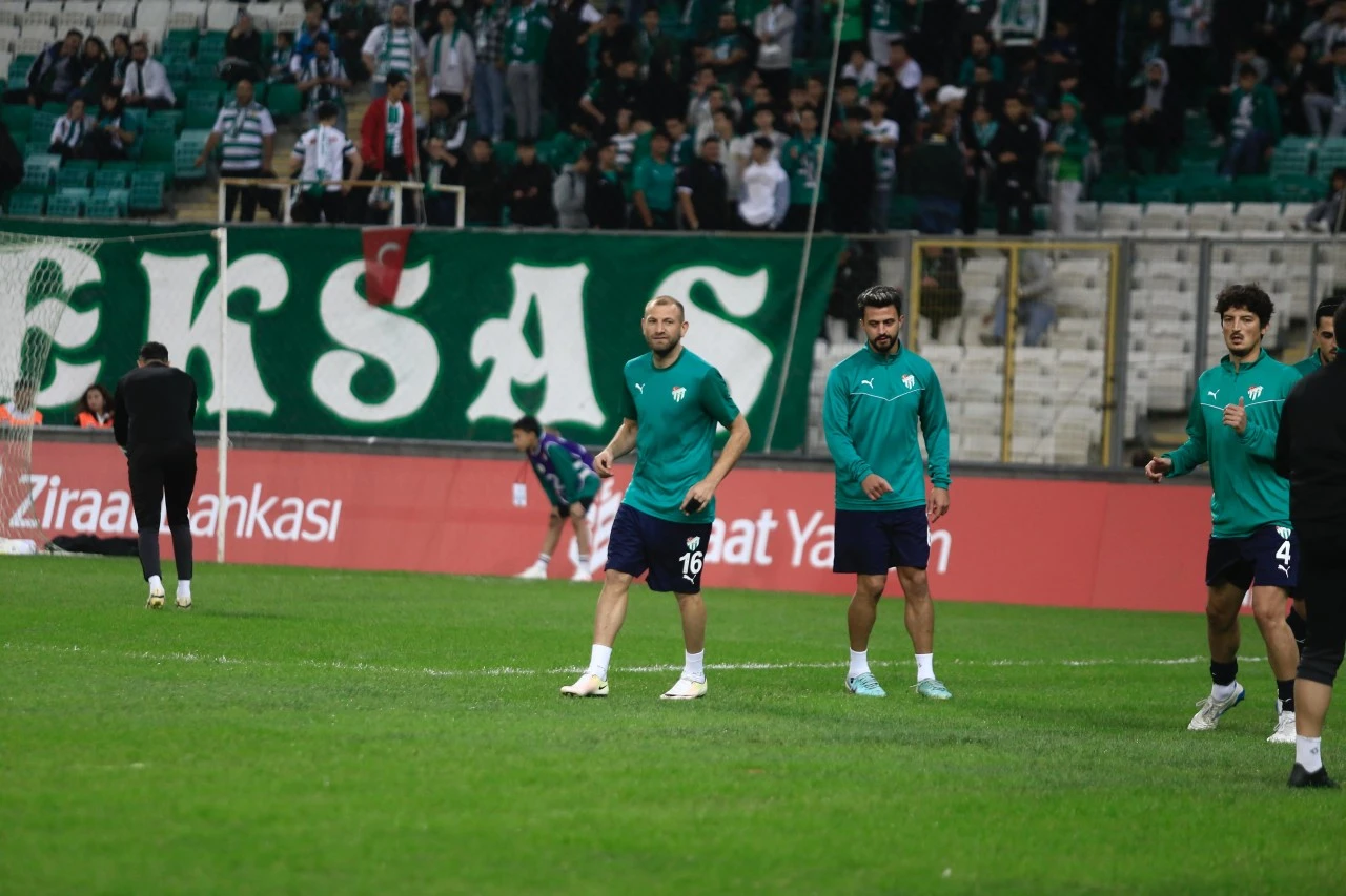 Ziraat Türkiye Kupası'nda Bursaspor - 7 Eylül Turgutlu karşılaşmasında ısınma turları  