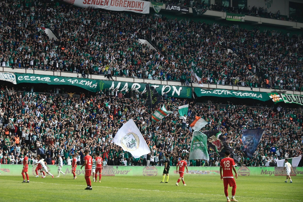 Bursaspor Kuşadasıspor maçından en özel kareler