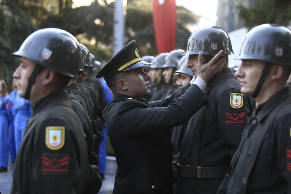 Bursalılardan Atatürk'e büyük saygı