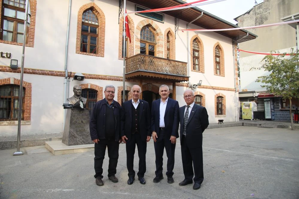 Bursa'da Yunan işgalinde karargah olarak kullanılan okul 556 yıldır öğrenci yetiştiriyor