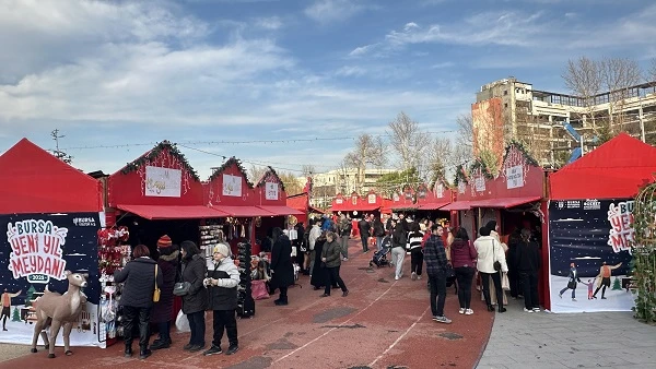 Yeni Yıl Meydanı'na Bursalılardan büyük ilgi 