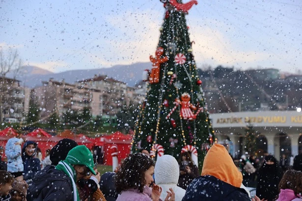 Yeni Yıl Meydanı'na Bursalılardan büyük ilgi 