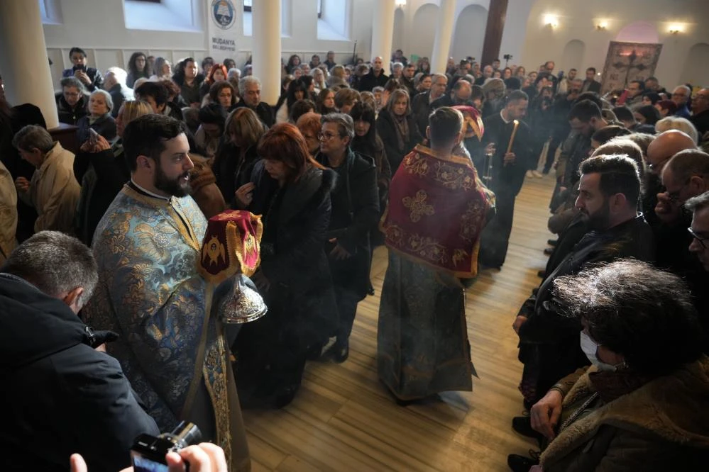 Bursa'da Hıristiyan vatandaşlardan denizden haç çıkarma töreni 