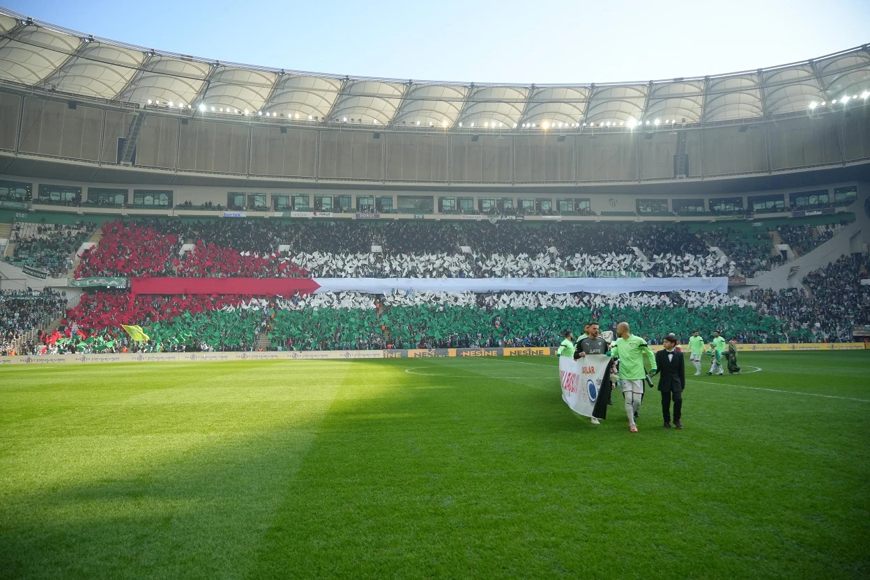 Bursaspor taraftarının yine destan yazdığı Düzcespor maçından kareler