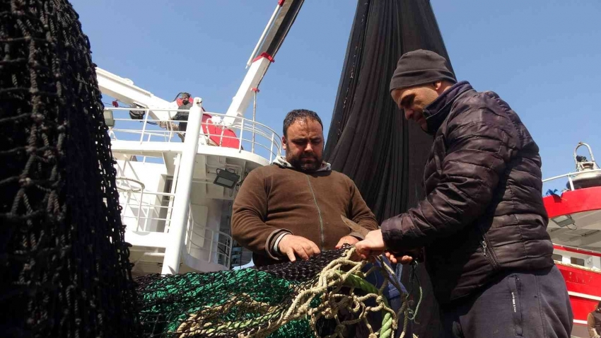 Balık av sezonu bitmedi ama balıkçılar paydos ederek limana demir attı