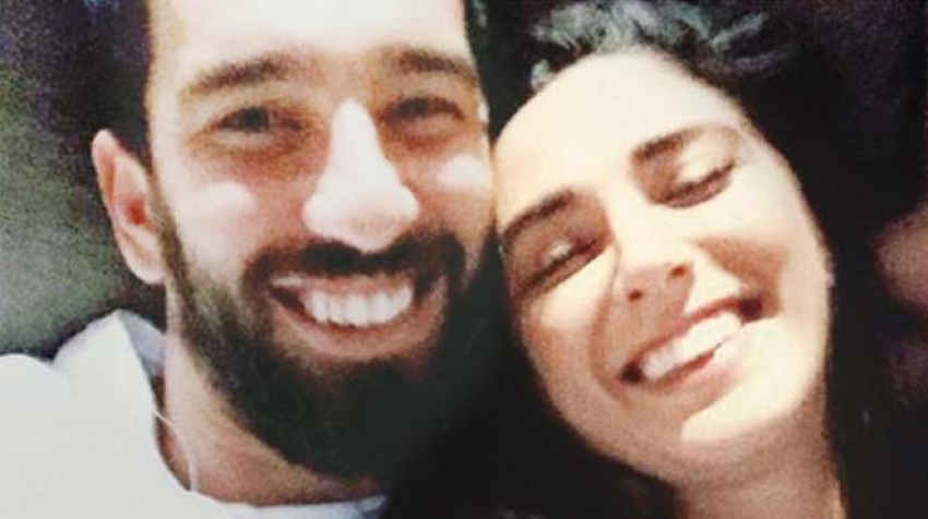 Arda Turan'dan selfie'li barış mesajı