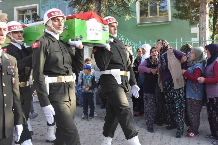 Askerden izinli olarak geldi, babasını hastaneye götürürken kazada can verdi