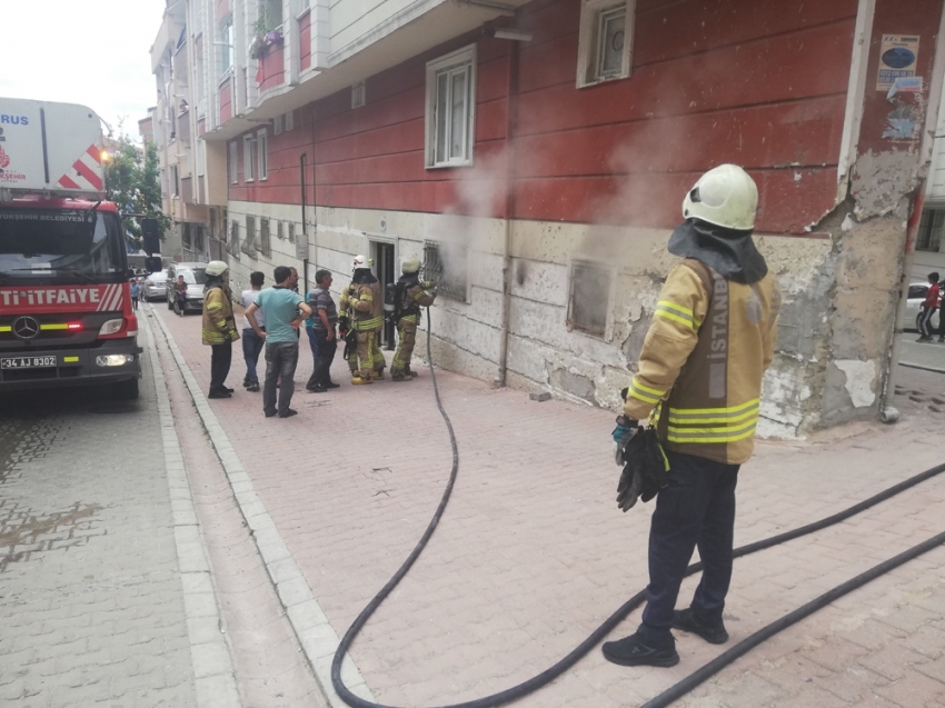 Esenyurt’ta çocukların ateşle oyunu yangın çıkardı