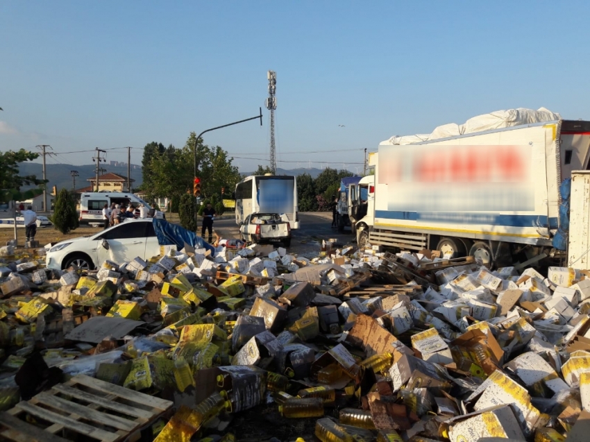 Zincirleme kazada ortalık savaş alanına döndü