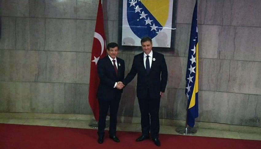 Davutoğlu görüşmelerine başladı