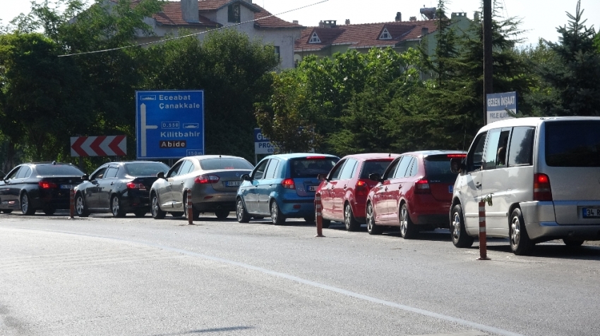 Çanakkale iskelelerinde bayram yoğunluğu