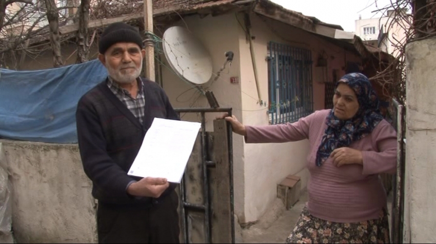 Hediye çaydanlık için imza attı evinden oldu