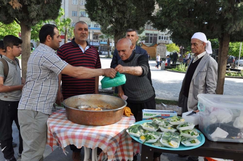 35 yıllık çiğ köfte ustasının Ramazan mesaisi