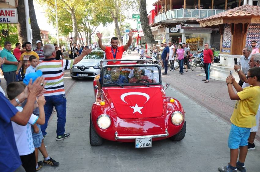 Dünya Şampiyonu Enes Uslu’ya sevgi seli