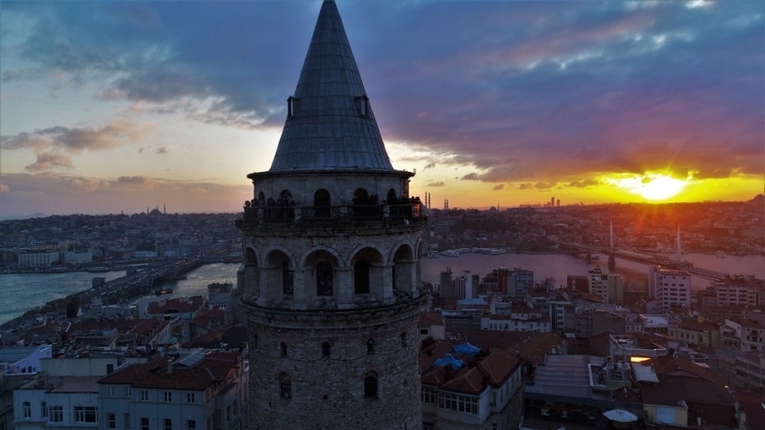 Galata Kulesi gün batımında havadan görüntülendi