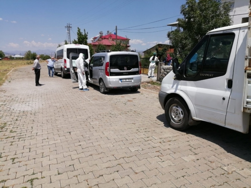 Görevden alınan başkanın testi pozitif çıktı, kısmi karantina başladı