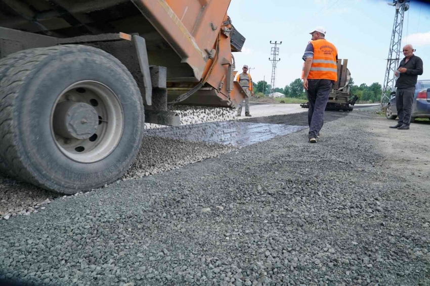 Yol çalışmaları sürüyor