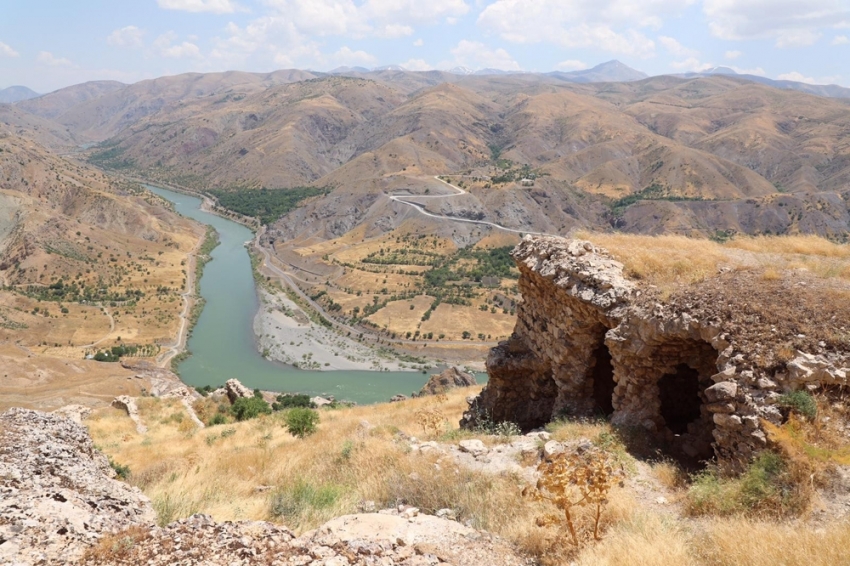 Tarihi Palu’ya fotoğrafçı akını