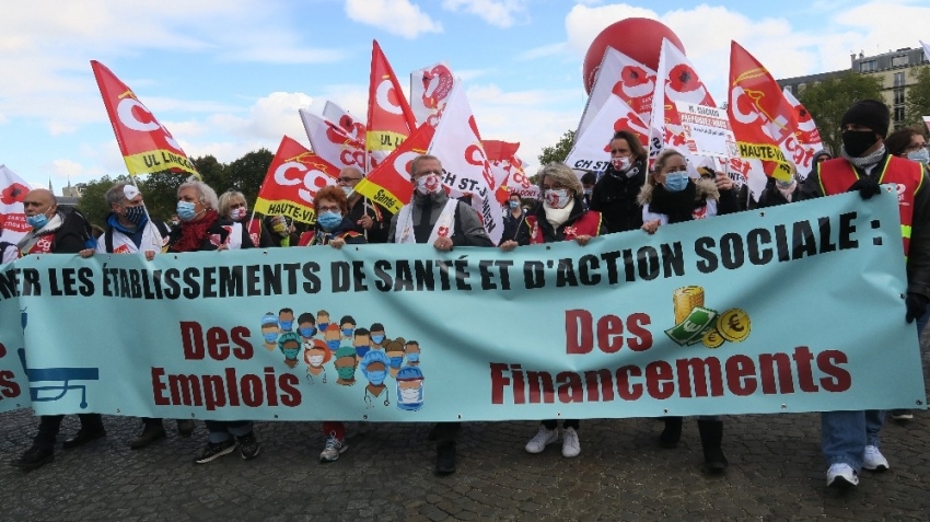 Fransa’da sağlık çalışanlarından hükümet karşıtı protesto