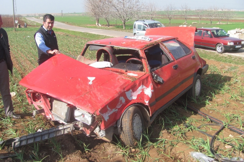 Otomobil sarımsak tarlasına girdi: 1 ölü, 2 yaralı