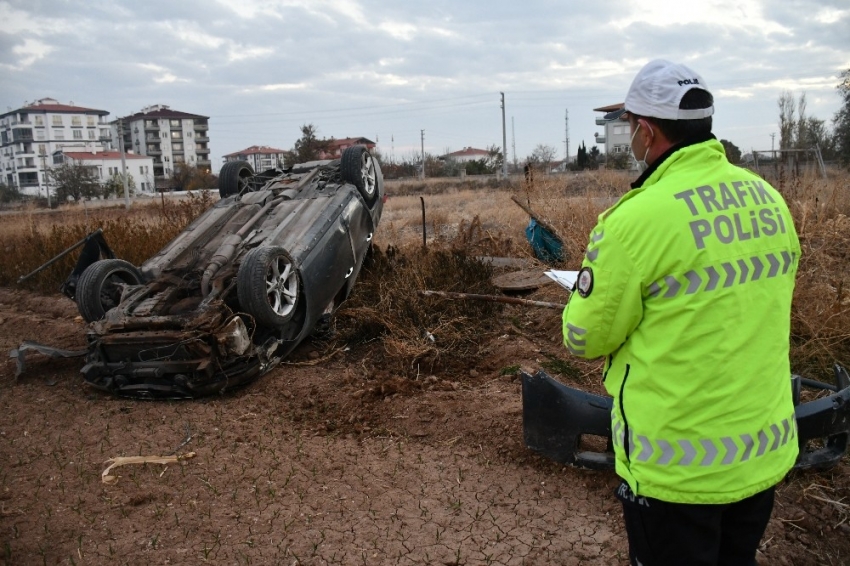 Takla atan otomobilin sürücüsü ağır yaralandı