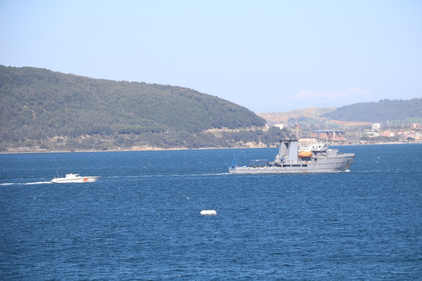 Romanya mayın arama gemisi Çanakkale Boğazı’ndan geçti