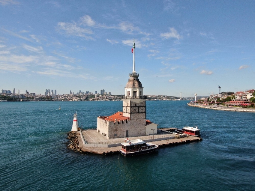 İstanbul Boğazı maske ve eldiven doldu