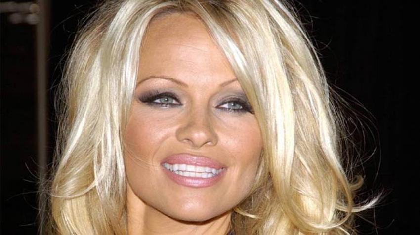 Pamela Anderson, hepatiti yendiğini açıkladı!