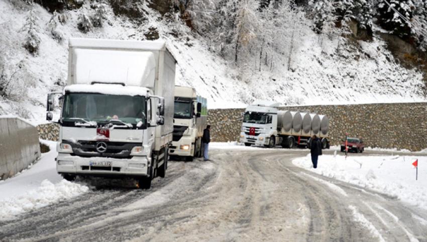 Ilgaz Dağı'nda ulaşıma kar engeli