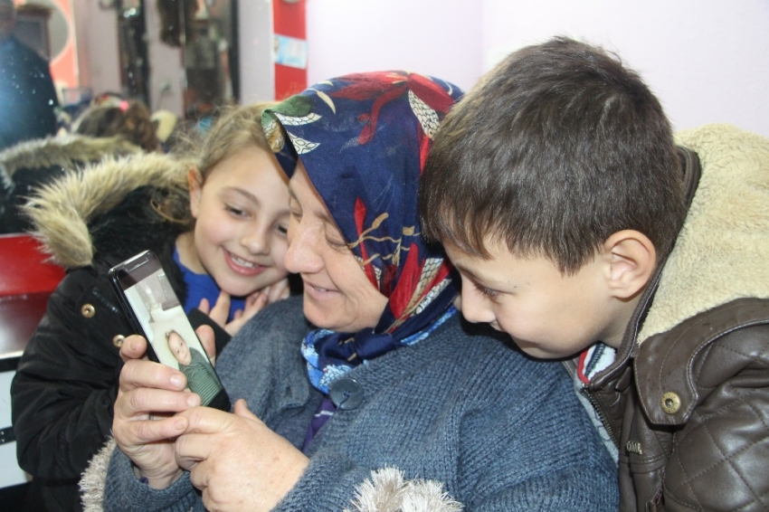 Cezaevinde annesi ile kalan SMA hastası torunu için yardım istedi