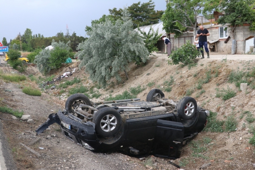 Burdur’da otomobil devrildi: 4 yaralı