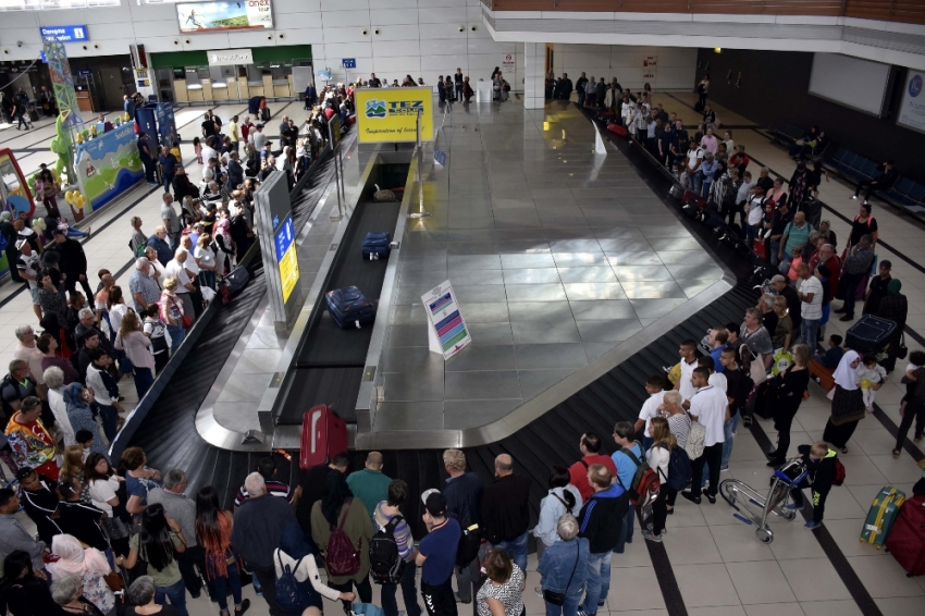 Uçağınız rötar yaparsa tazminat hakkı doğar mı ?