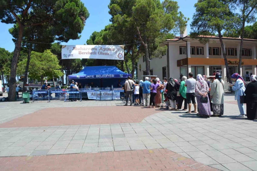 3 bin kişiye aşure ikramı