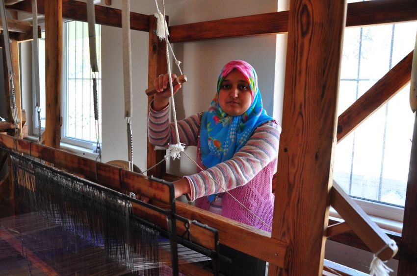 İlmek ilmek dokunan bezler Avrupa’ya ihraç ediliyor