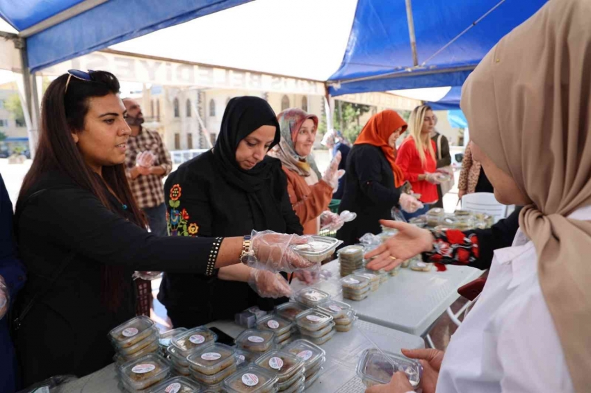 Merhum Başkan Bulut’un ruhuna helva dağıtıldı