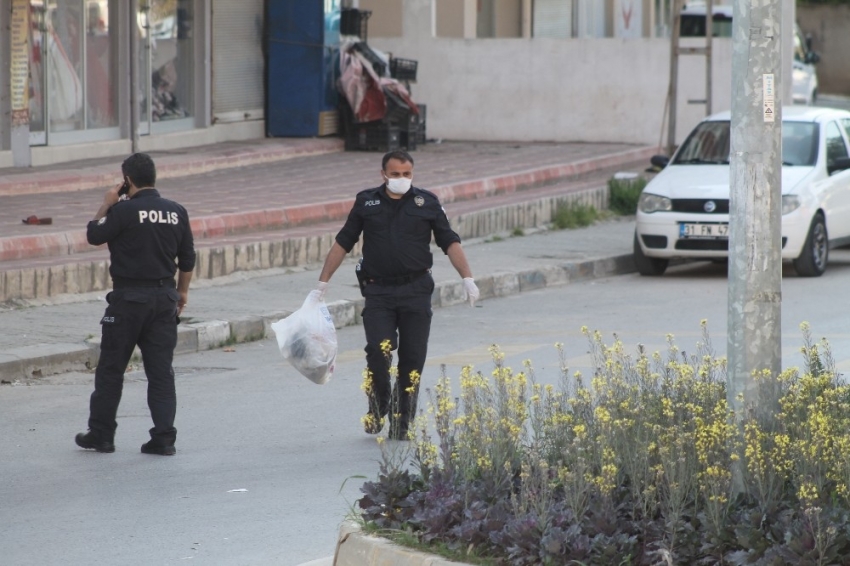 Çevre temizliği yapan polis takdirle karşılandı