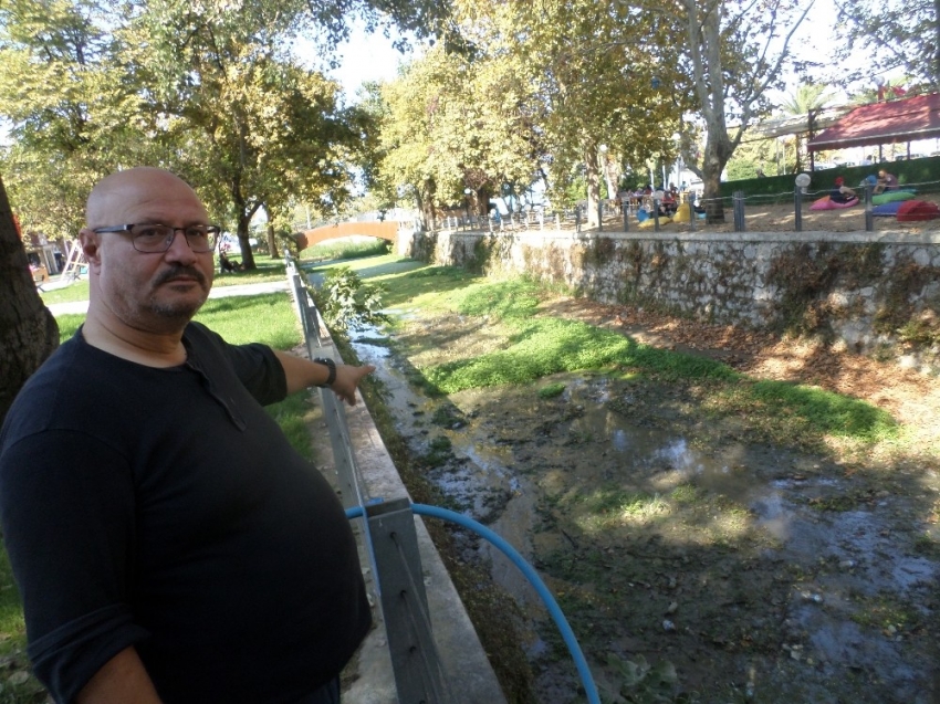 Mudanya'da dere ilgisizlik ve bakımsızlıktan çöplüğe döndü