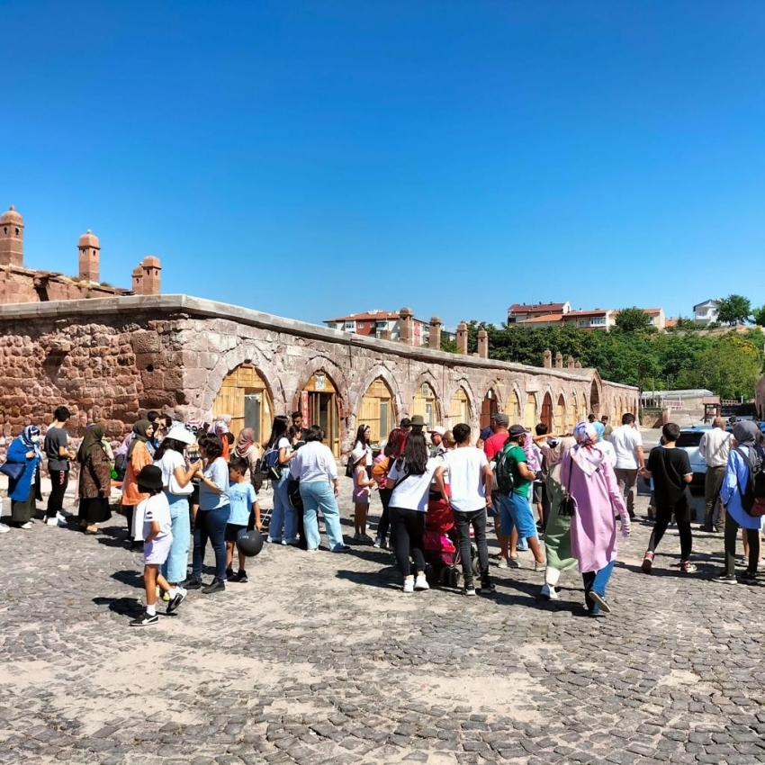 Büyükşehir’in kültür turları, gurbetçilere tanıtıyor