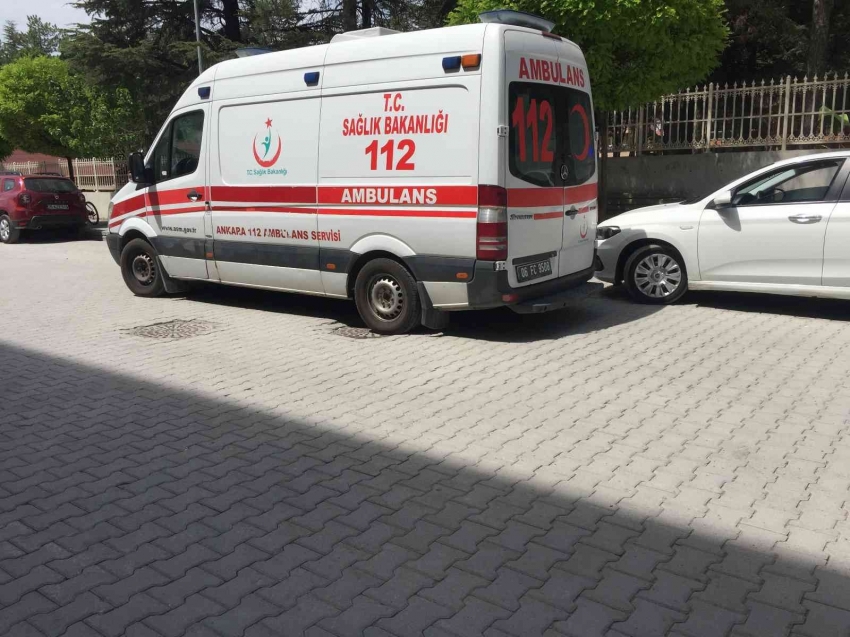 Kontrolden çıkan otomobil şarampole devrildi: 4 yaralı