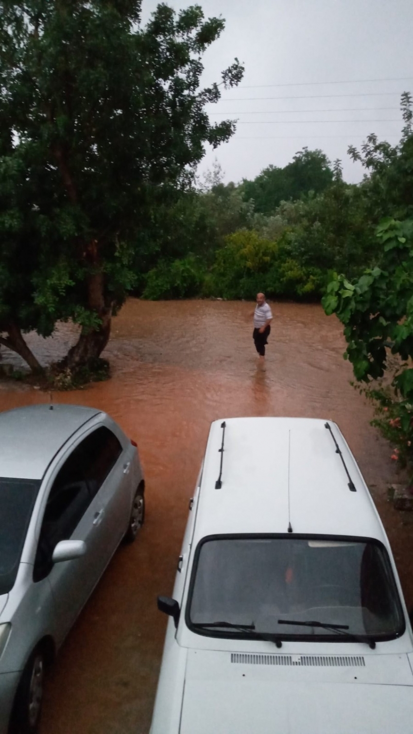 Komşusunu “Sele gidiyorsun, beri gel” diyerek uyardı