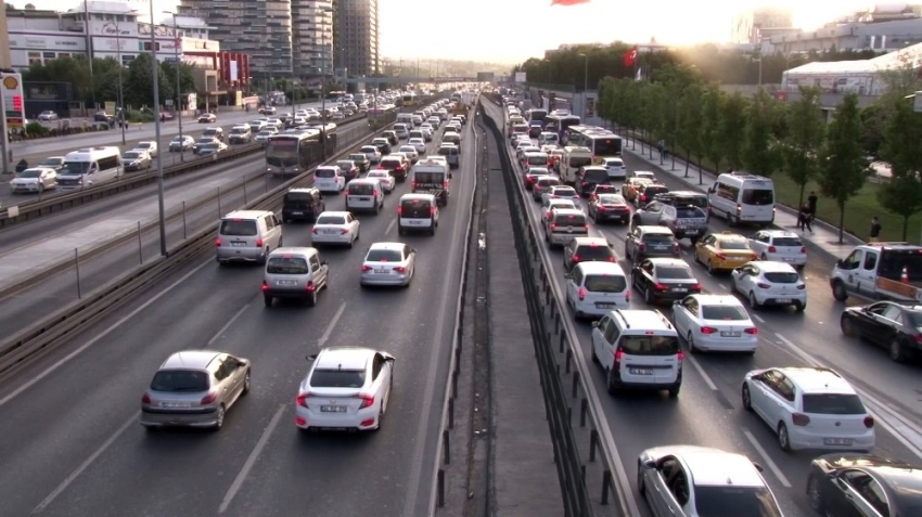 İstanbul’da trafik yoğunluğu arttı