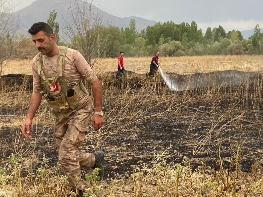 Yangın çevreye sirayet etmeden söndürüldü