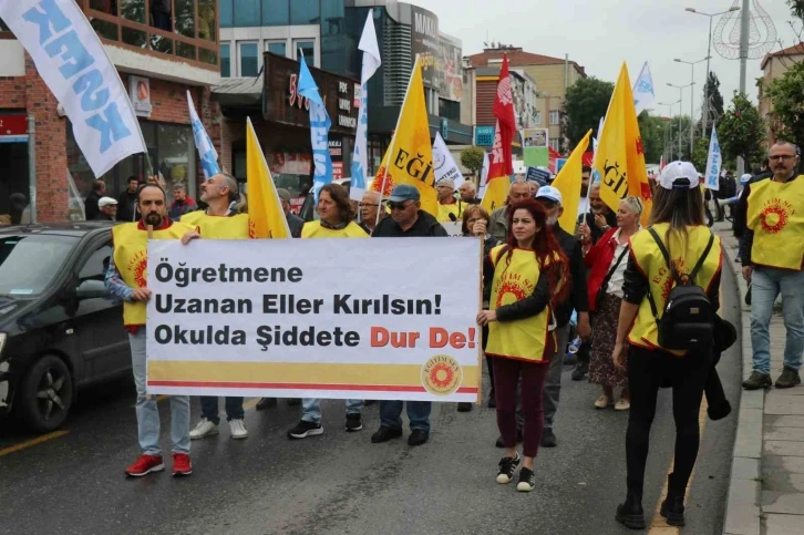 1 Mayıs Sakarya’da yürüyüş, konser ve tiyatro gösterisi ile kutlandı
